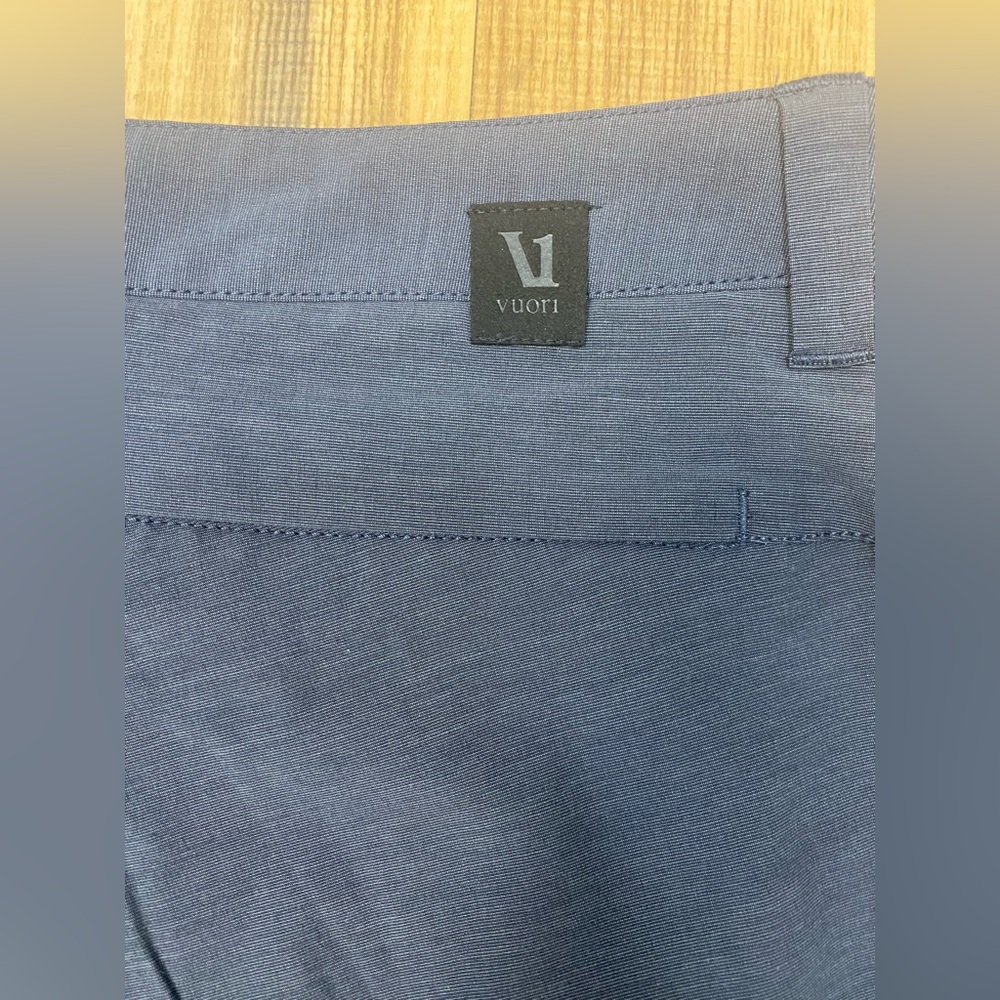 Vuori Aim Shorts Men Size 34 Blue Stretch Lightweight Athletic Activewear V368 - Picture 6 of 6